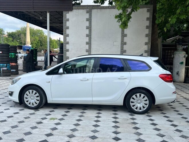 Opel Astra 2013, 400,000 km - 1.3 l - Qazax