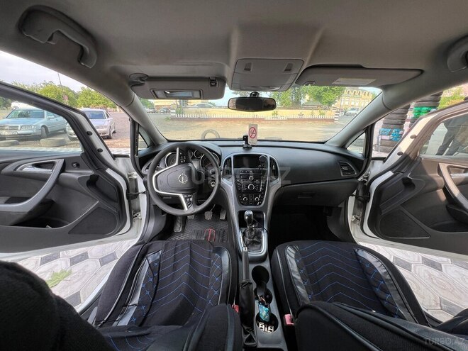 Opel Astra 2013, 400,000 km - 1.3 l - Qazax