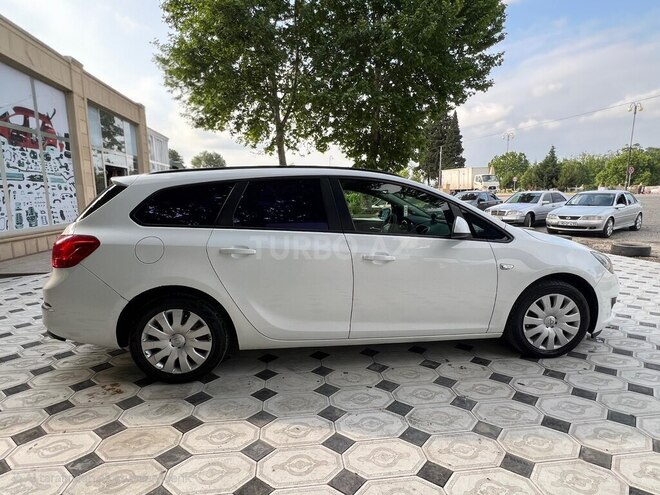 Opel Astra 2013, 400,000 km - 1.3 l - Qazax