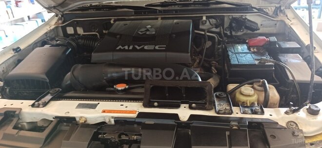 Mitsubishi Pajero 2007, 235,000 km - 3.8 l - Bakı