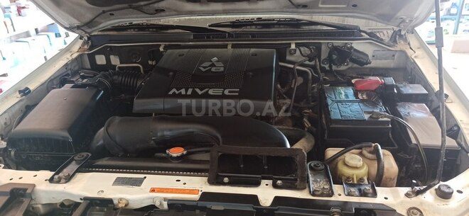 Mitsubishi Pajero 2007, 235,000 km - 3.8 l - Bakı