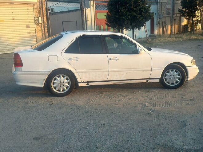 Mercedes C 220 d 1995, 299,000 km - 2.2 l - Bakı