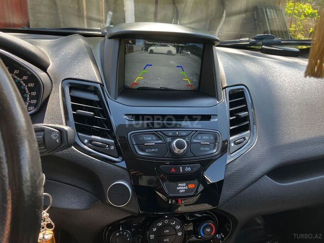 Ford Fiesta 2015, 133,209 km - 1.6 л - Bakı