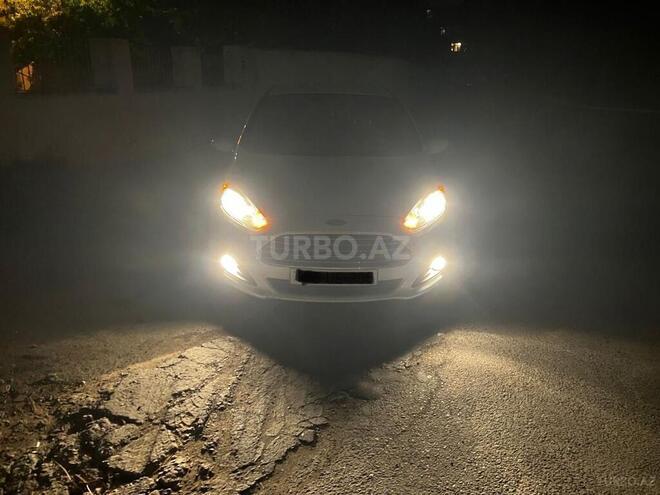 Ford Fiesta 2015, 133,209 km - 1.6 л - Bakı