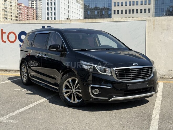 Kia Carnival-1