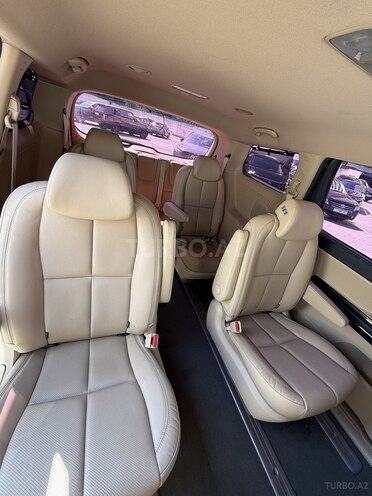 Kia Carnival-12