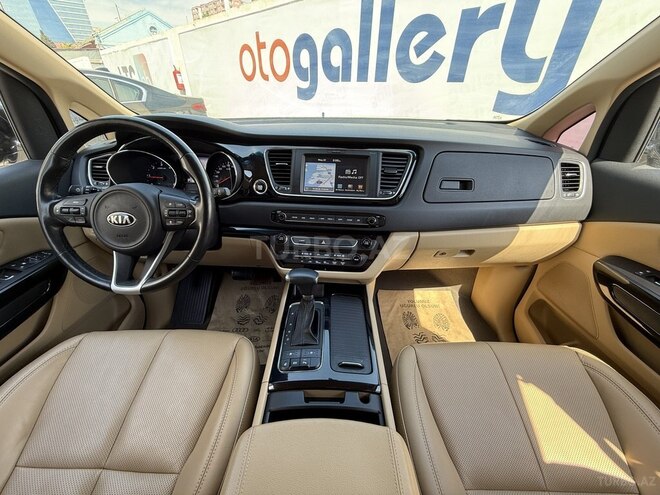 Kia Carnival-5