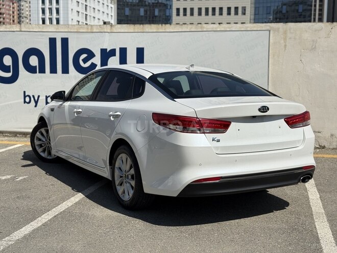 Kia K5-4