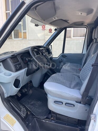 Ford Transit-8