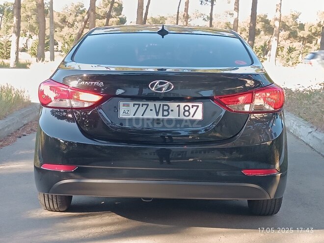Hyundai Elantra-13