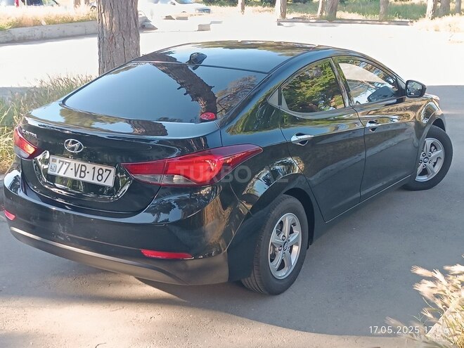 Hyundai Elantra-11