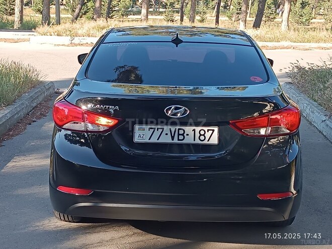 Hyundai Elantra-10