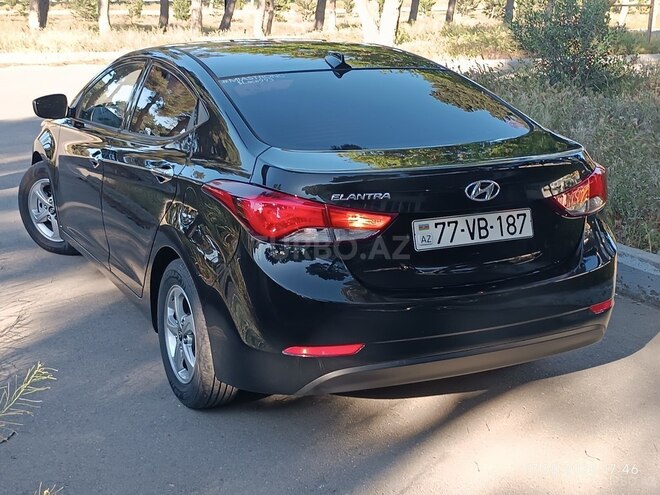 Hyundai Elantra-12