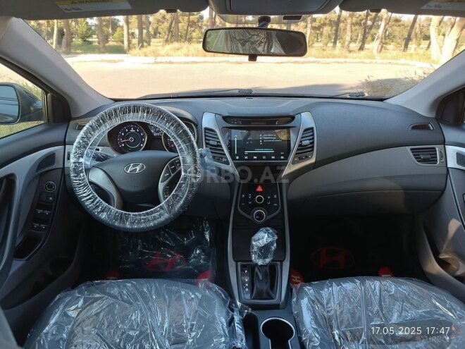 Hyundai Elantra-14