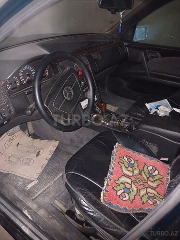Mercedes E 230 1996, 141,741 km - 2.3 l - Bakı