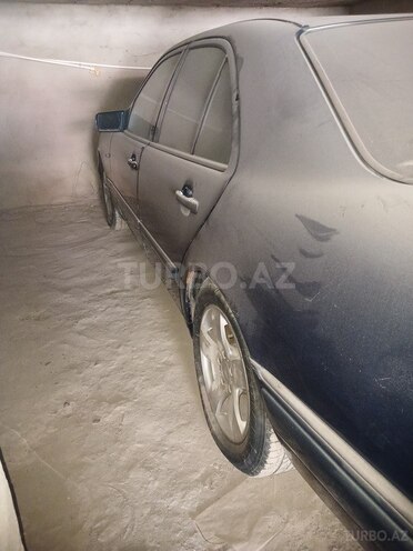 Mercedes E 230 1996, 141,741 km - 2.3 l - Bakı