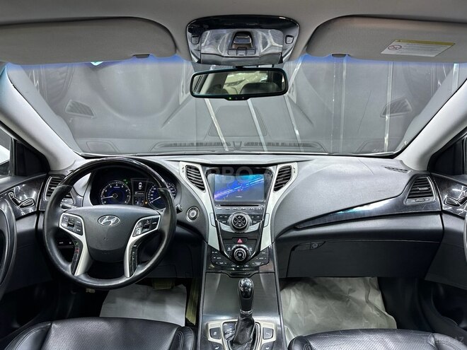 Hyundai Azera-11