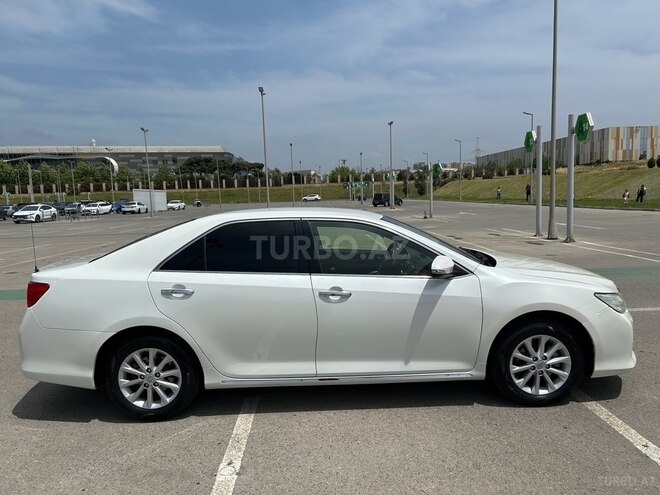 Toyota Camry-5