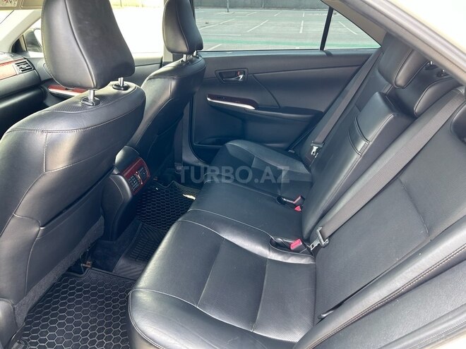 Toyota Camry-12