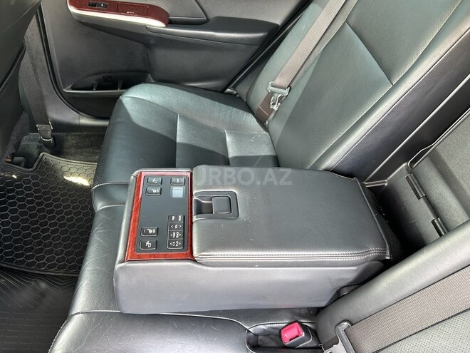Toyota Camry-14