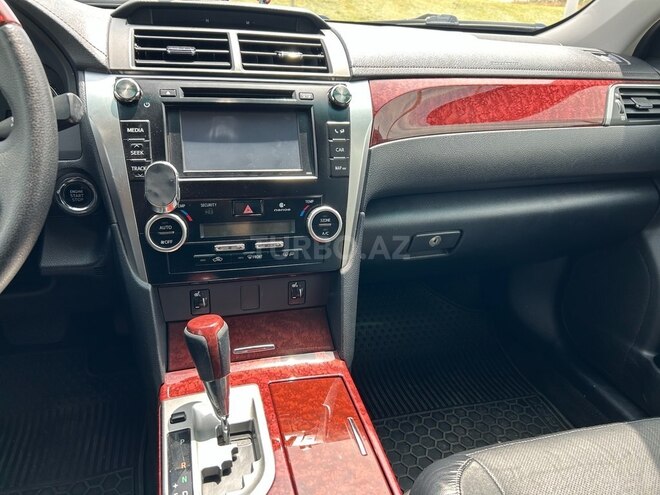 Toyota Camry-13