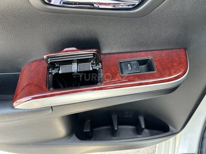 Toyota Camry-15