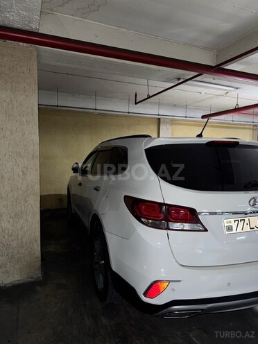 Hyundai Grand Santa Fe-4