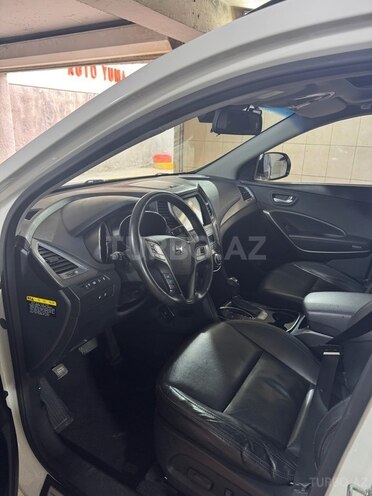 Hyundai Grand Santa Fe-6
