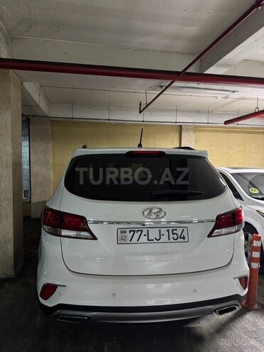 Hyundai Grand Santa Fe-3