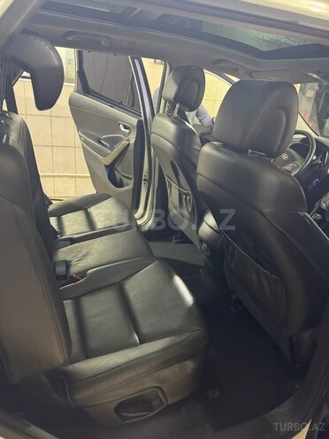 Hyundai Grand Santa Fe-8