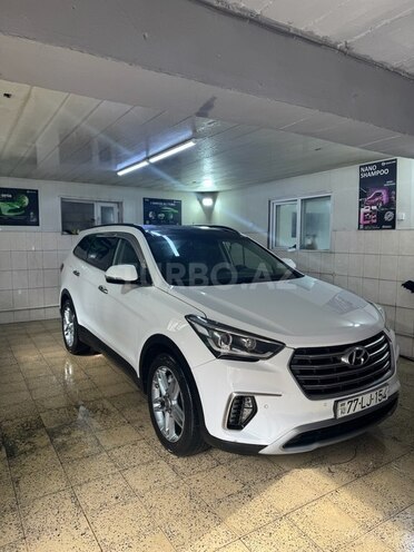 Hyundai Grand Santa Fe-2