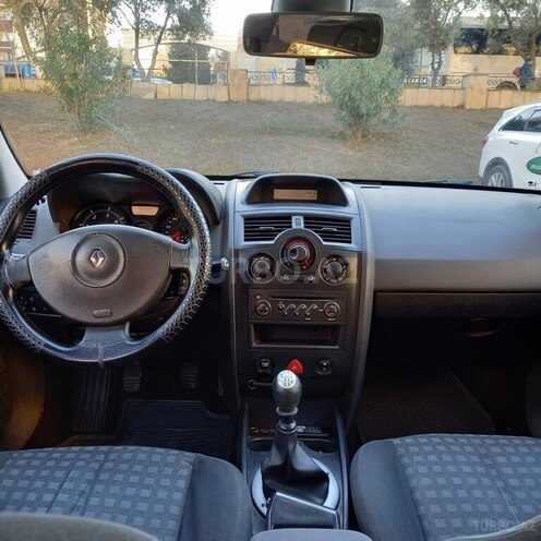 Renault Megane-11