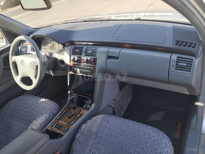 Mercedes E 240 2001, 349,647 km - 2.6 l - Beyləqan