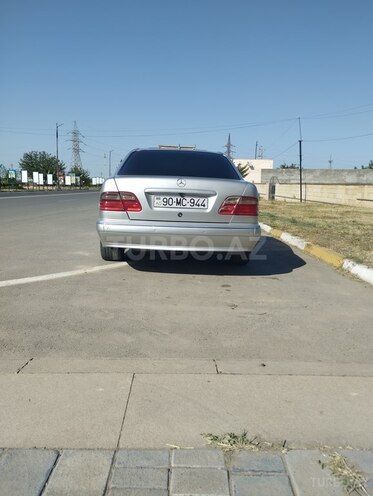 Mercedes E 240 2001, 349,647 km - 2.6 l - Beyləqan