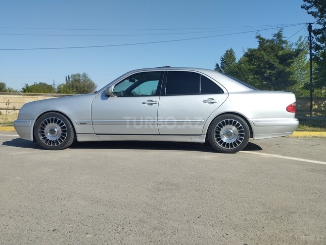 Mercedes E 240 2001, 349,647 km - 2.6 l - Beyləqan