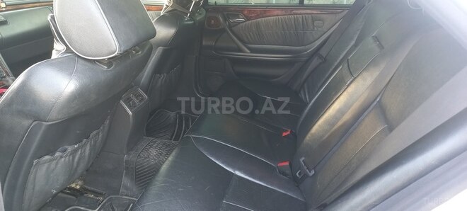 Mercedes E 240 2000, 379,011 km - 2.4 l - İsmayıllı