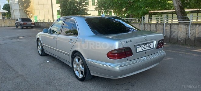 Mercedes E 240 2000, 379,011 km - 2.4 l - İsmayıllı