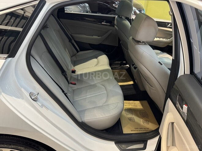 Hyundai Sonata-14