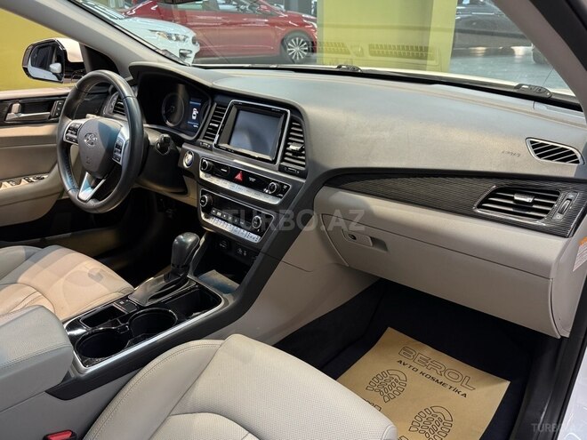 Hyundai Sonata-15