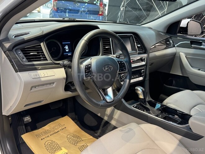 Hyundai Sonata-20