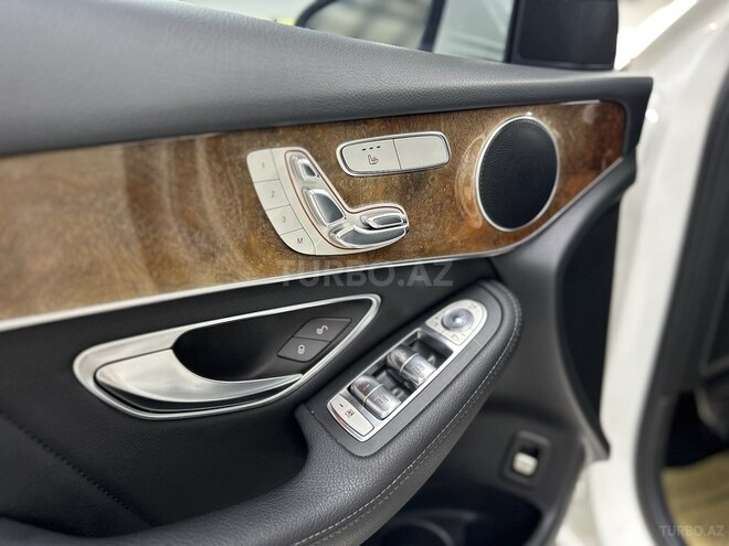 Mercedes GLC 300-11