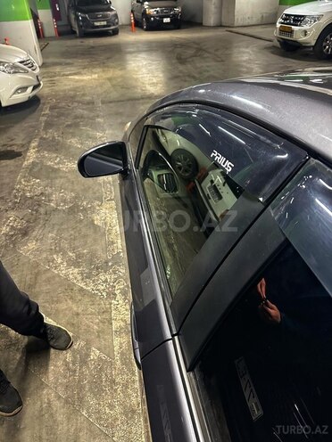 Toyota Prius 2015, 177,028 km - 1.8 л - Bakı