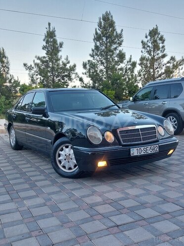 Mercedes E 240 1999, 405,000 km - 2.4 л - Şirvan