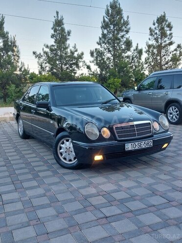 Mercedes E 240 1999, 405,000 km - 2.4 л - Şirvan