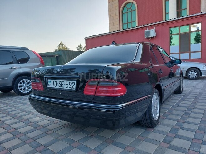 Mercedes E 240 1999, 405,000 km - 2.4 л - Şirvan
