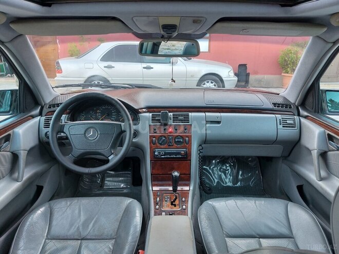 Mercedes E 240 1999, 405,000 km - 2.4 л - Şirvan