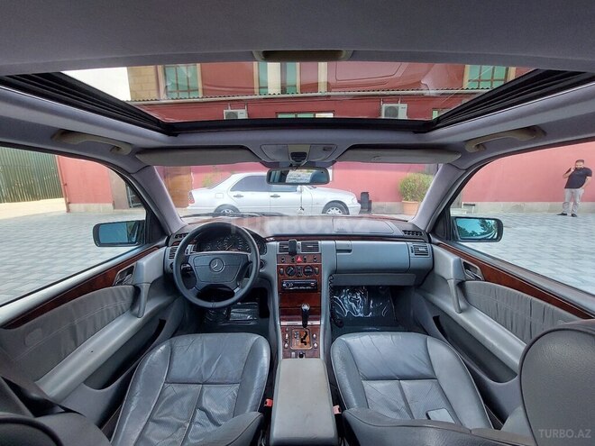Mercedes E 240 1999, 405,000 km - 2.4 л - Şirvan