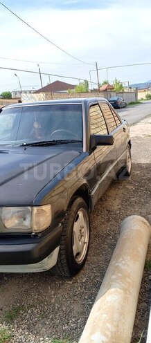 Mercedes 190 1989, 270,000 km - 2.0 l - Quba