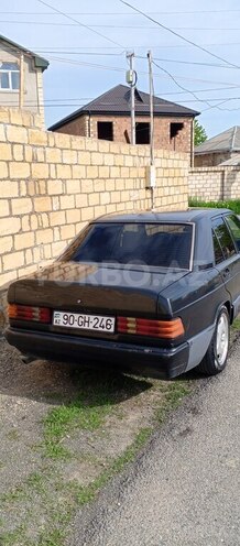 Mercedes 190 1989, 270,000 km - 2.0 l - Quba