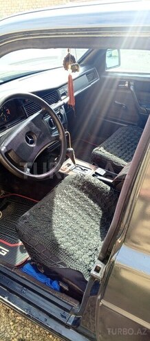 Mercedes 190 1989, 270,000 km - 2.0 l - Quba
